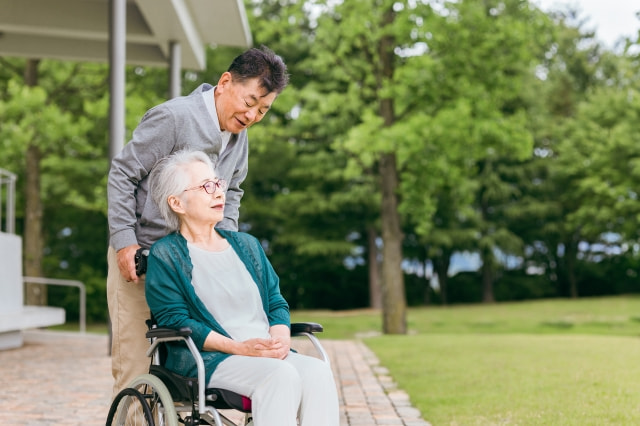 「介護離職」より怖い？ 50代以上が直面する「共倒れ」のリアルと、備えの盲点【介護意識調査】