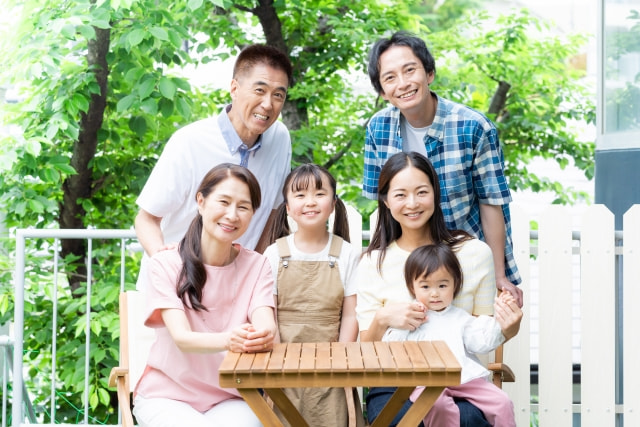 家族円満を願うなら「沈黙」はNG。6割が避ける「資産」の話し合いと、子供より「自分の老後」を守るべき理由【50代以上】