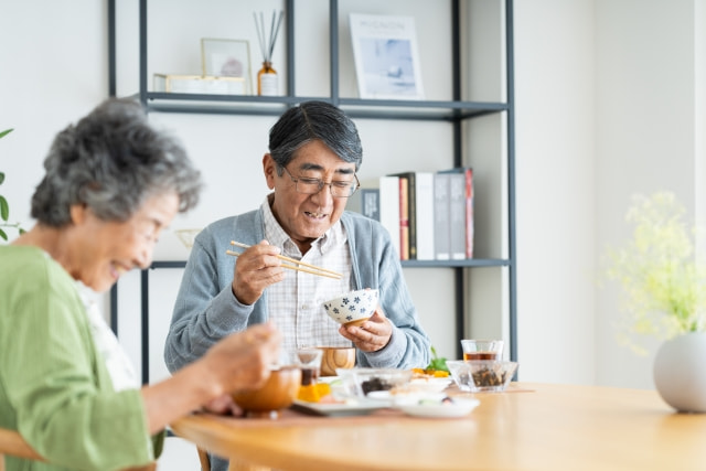 節約一辺倒では「健康」が危ない? 物価高でも「食」を削らない切実な理由【50代以上】
